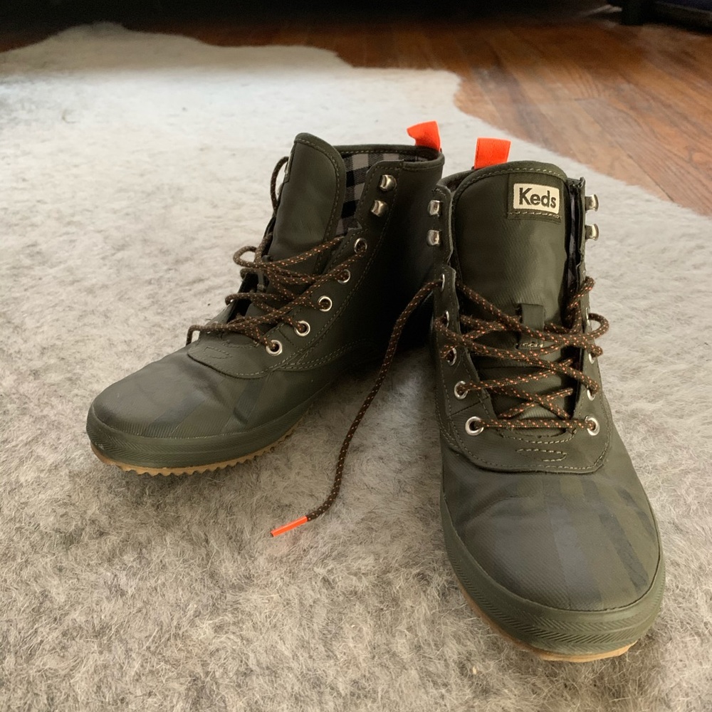 Rain boots